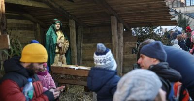 Kraków: żywa szopka przy Bazylice Franciszkanów 25 i 26 grudnia